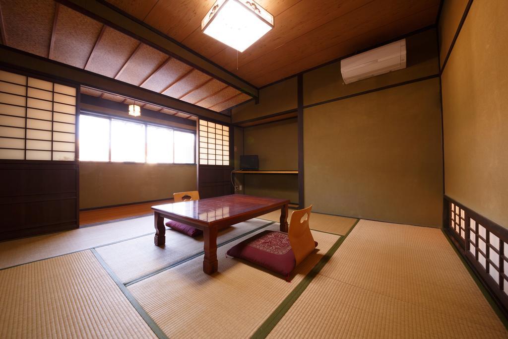 Yufuin Ryokan Tadaima Buitenkant foto